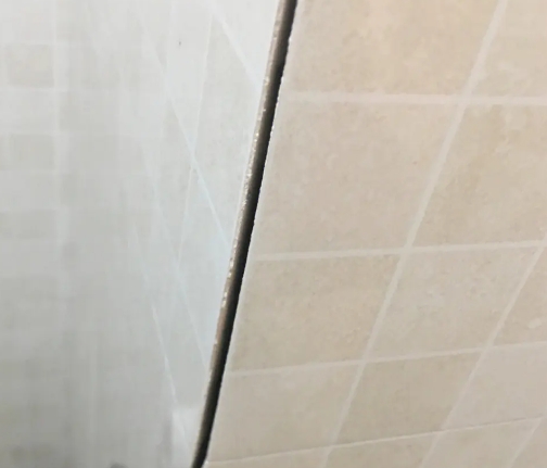 麒麟瓷砖空鼓维修公司分享阳台瓷砖脱落的修复过程可以分为以下几个步骤