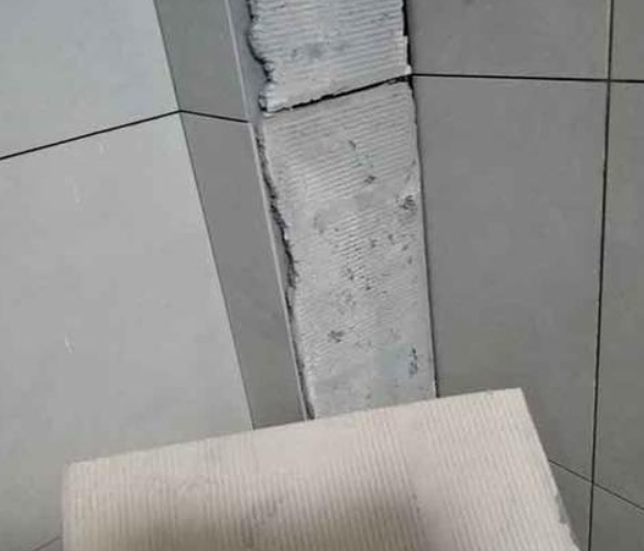 麒麟瓷砖空鼓维修公司分享下厨房瓷砖脱落的补救措施。